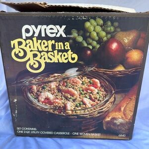 “Baker in a Basket” Pyrex dish